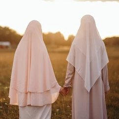 DigitalWaqf's tweet photo. ‘Imran ibn Husayn reported: The Messenger of Allah ﷺ, said:

Modesty does not bring anything but goodness.

Source: Ṣaḥīḥ al-Bukhārī 6117, Grade: Muttafaqun Alayhi

In another narration, the Prophet said:

Modesty is all that is good.

Source: Ṣaḥīḥ Muslim 37, Grade: Sahih https://t.co/613Fk9Szd4