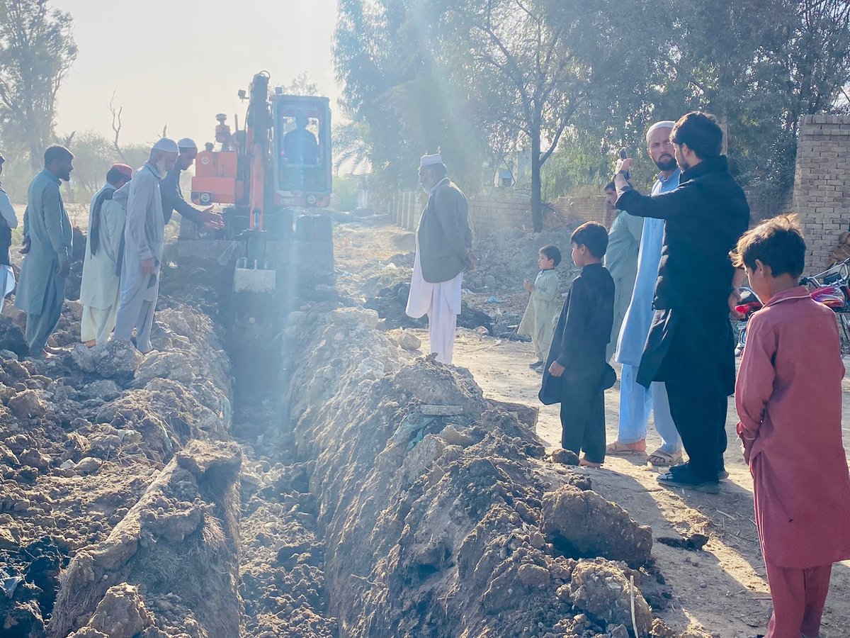 Excavation of one of the drinking water supply scheme started today  under @decappeal  support in DI Khan KPK Province
#IRC #Earlyrecovery #Floods2022