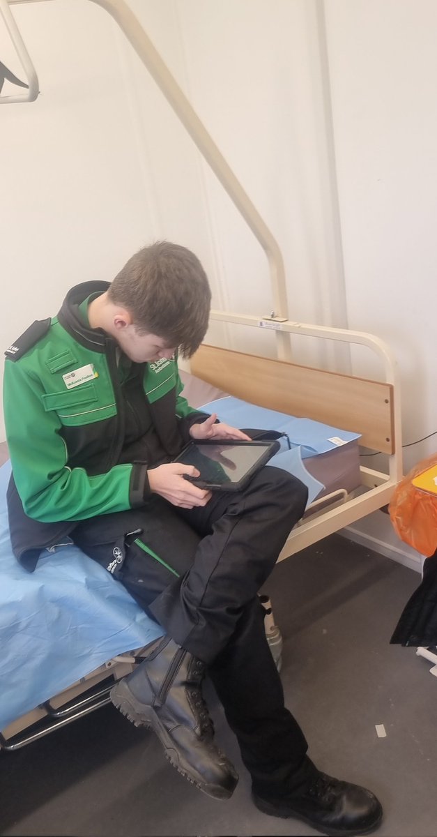 SJA_DConlon's tweet photo. @stjohnambulance history is being made here at @UttoxeterRaces as @kenzie_foulkes form @SJASSW becomes the first volunteer *ever* to complete our brand new Electronic Patient Report Form on a live event.
The verdict? Really easy to use and so much better than paper
#Thefuture https://t.co/U0uD69RYaI
