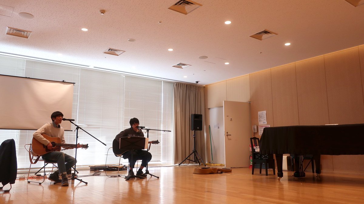 kazuya_nasu's tweet photo. ついに明日2/12(日)は、初めてのワンマンライブ！！

楽しみ！！😃
来てくださる方はお気をつけてお越しください！👍

️これまで準備して来た事を信じて、最高のライブをお届けします！！😊

写真は現地リハーサル風景
1枚目は、ゲストのDaisuke くんと
2枚目は、サポートギターの西沢譲さんと
です！ https://t.co/bFIPVRcWjw