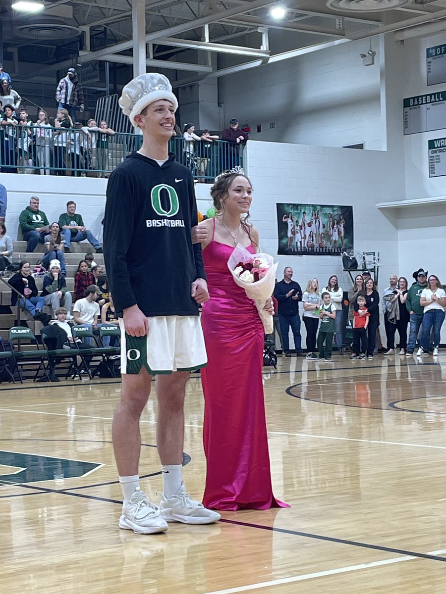 OlivetBoysHoop's tweet photo. In a week with what seemed like 100 distractions, one we will always cherish is senior Dawson Redfield coming into the locker room at halftime wearing his #WinterHoCo crown. Congrats, big fella! https://t.co/0RGbZqpLxt