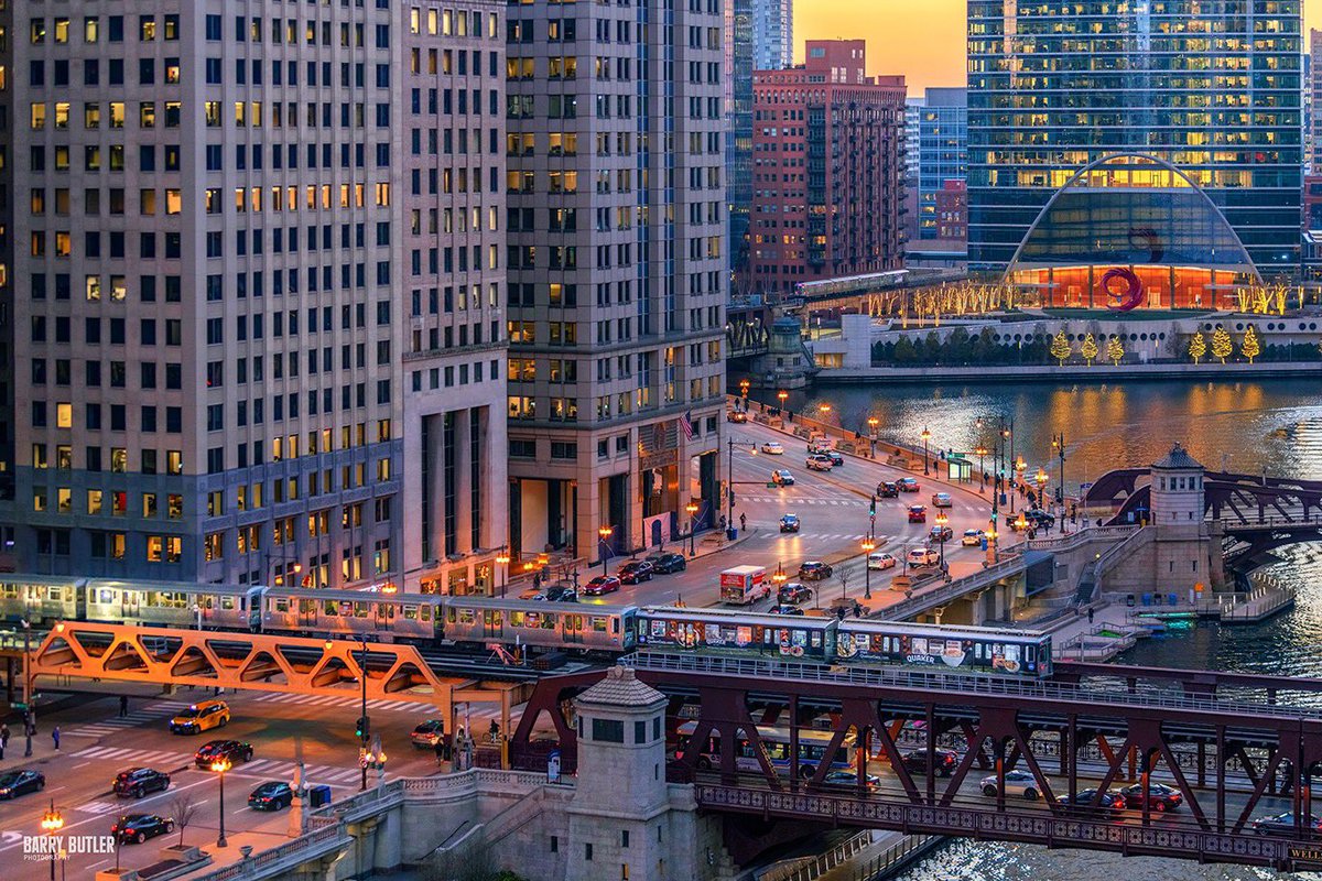 Today, the Wells Street Bridge celebrates its 101st birthday.  #chicago #history