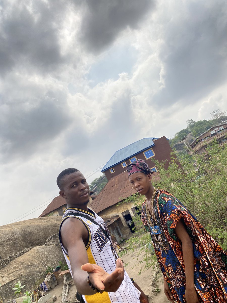 TOKZphotography's tweet photo. How I decided to use my nephew to archive my daily shoot 😊 here we have behind the scene and the final result                     #TOKZ📸   #ObiDattilnLagos  #JeriqXKolaBoyXHero  #prayforburna #RIPAKA #akaworldwide #Abeokuta #RipLegend #Messi #Psquare  #POS  @_DomicileDesign https://t.co/XBNiMsvm88