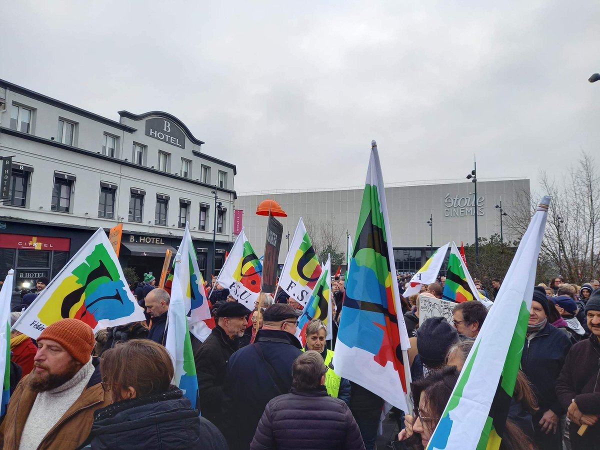 leSNU62twitte's tweet photo. 📢 #retraite #4round Mobilisation record contre cette #RéformedesRetraites injuste et brutale ce samedi #11fevrier à #bethune 👍 4000 manifestant-es 💪💪💪 https://t.co/ILyid5Mn0Y