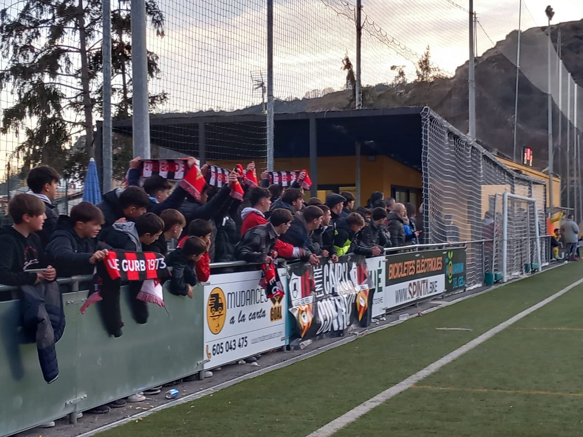 espatecats1973's tweet photo. El cap de setmana passat a Sant Hipòlit vam tornar a sumar un punt en un partit amb clar domini gurbetà, tant a dins com a fora del camp, i és que independentment dels resultats aquesta afició mai deixarà d’animar. 

AQUESTA TARDA MÉS I MILLOR. NO ENS DONEU MAI PER MORTS!⚔️👊🏾 https://t.co/HqkOFREXBv