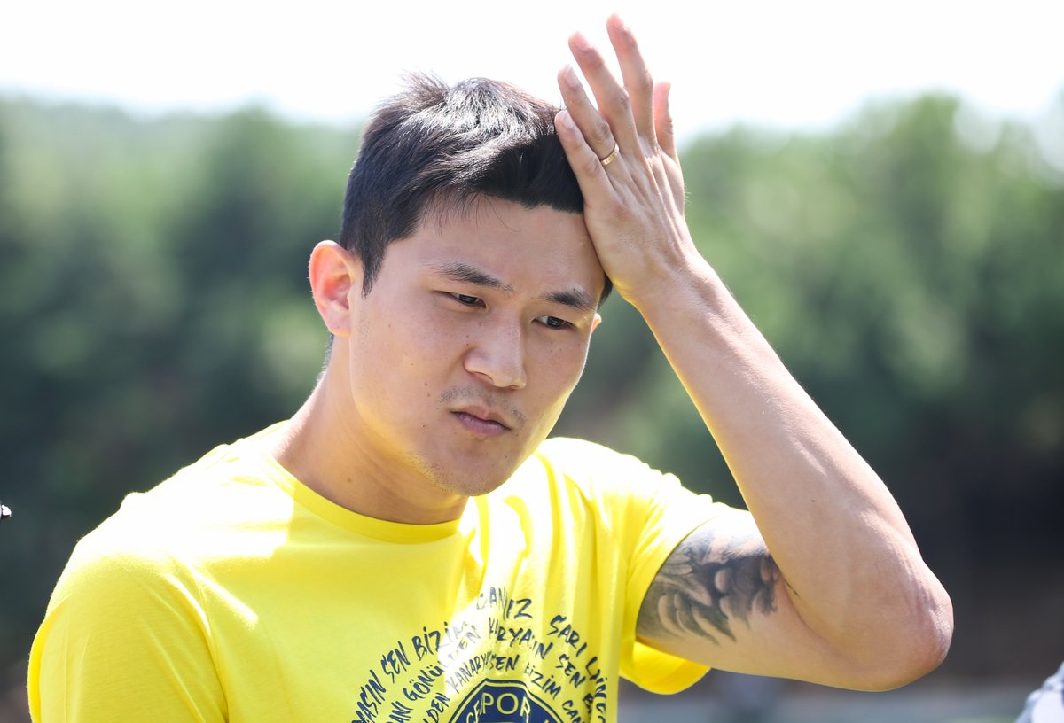 Fenerbahçe'nin eski futbolcusu Kim Min-Jae, UNICEF Kore'ye depremzede çocuklar için kullanılması kaydıyla 100 milyon Won (Yaklaşık 1.5 milyon Türk Lirası) bağış yaptı.