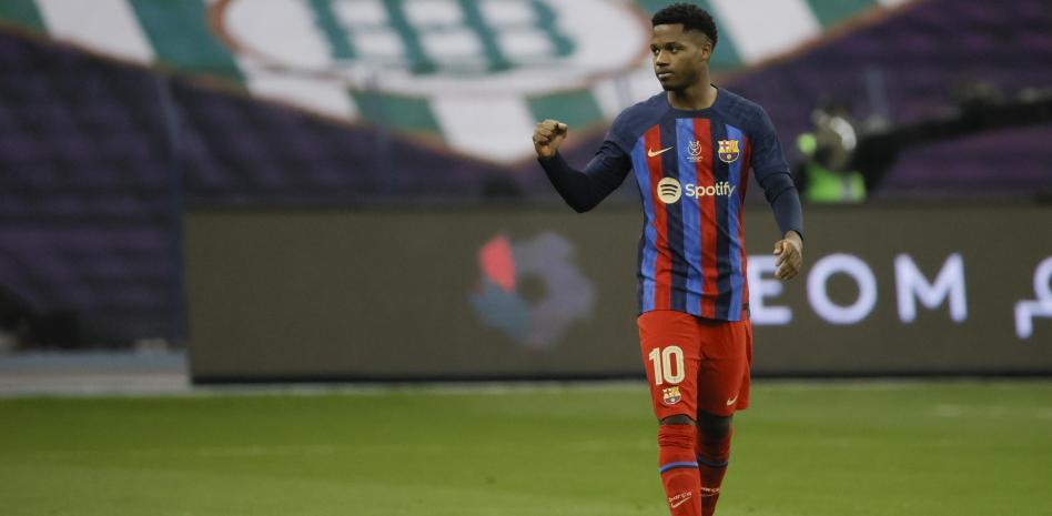 #RAC1Migdia | ⏰ 14h-15h 🎙️ <a href="/aurorarodgon/">Aurora Rodríguez</a> i <a href="/OriolJove/">Oriol Jové</a>

📌 La xifra de morts a Turquia puja fins a 24.500
📌Revifa el debat polític sobre l'ampliació del Prat

🗣️Ansu Fati, intransferible per Xavi
⚽️El Reial Madrid busca un títol a Rabat