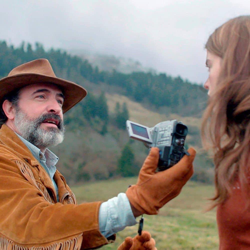 FanJeanDujardin's tweet photo. C’est l’anniversaire aujourd’hui de l’actrice Adèle Haenel 🥳 Elle a joué avec Jean Dujardin dans le film #LeDaim en 2019 🎬 https://t.co/KtCZblEZJf
