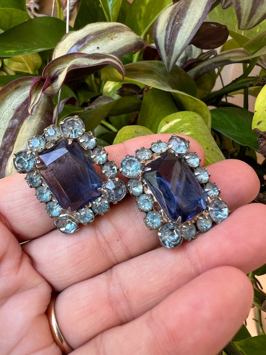 haifa_girl's tweet image. Excited to share this item from my #etsy shop: Vintage 1950 Navy Rhinestone Postage Stamp Clip Earrings #vintagerhinestones #vintageclipearrings etsy.me/3RSzBnd