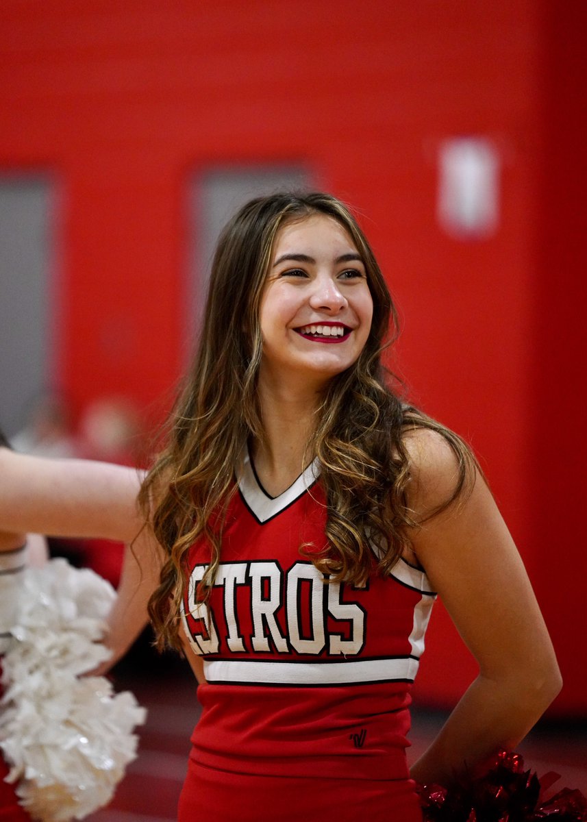 curtisbridges's tweet photo. @PinkertonCheer1 I promised one of you moms I'd post this picture of her daughter. I don't know either of them - maybe you can help forward this along? 🙏 https://t.co/vMSFdmriDz