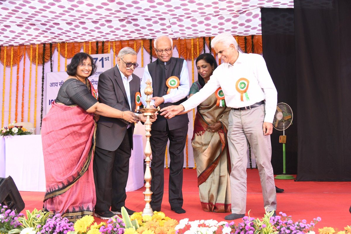 icmr_niv's tweet photo. @ICMR_NIV celebrated 71st Foundation Day with Prof. Dr R. A. Mashelkar as the Chief Guest. Former Directors Dr A. C. Mishra and Prof. Dr Priya Abraham graced the occasion. Director-in-charge Dr Sheela Godbole led #TEAMNIV. @ICMRDELHI @rameshmashelkar #AzadiKaAmritMahotsav https://t.co/UalCMKcsf8