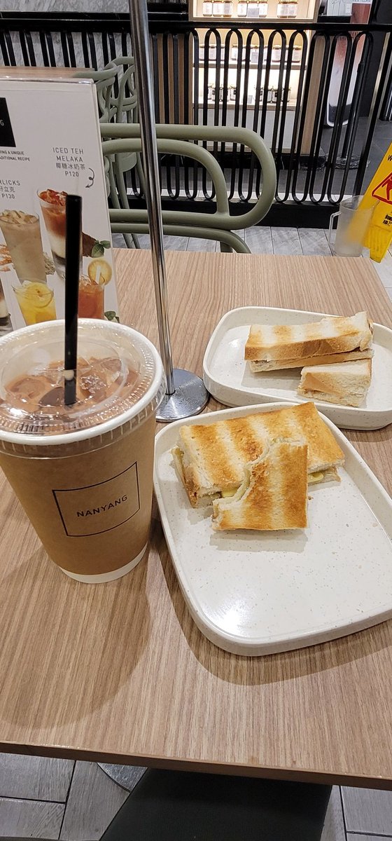 aimeecia's tweet photo. Wrong order, binigay nalang nila. Alam ata nilang nag fasting ako today. 😆 Thank you Nanyang! The best ka talaga! 😊❤️ https://t.co/nPAbNFLi2t