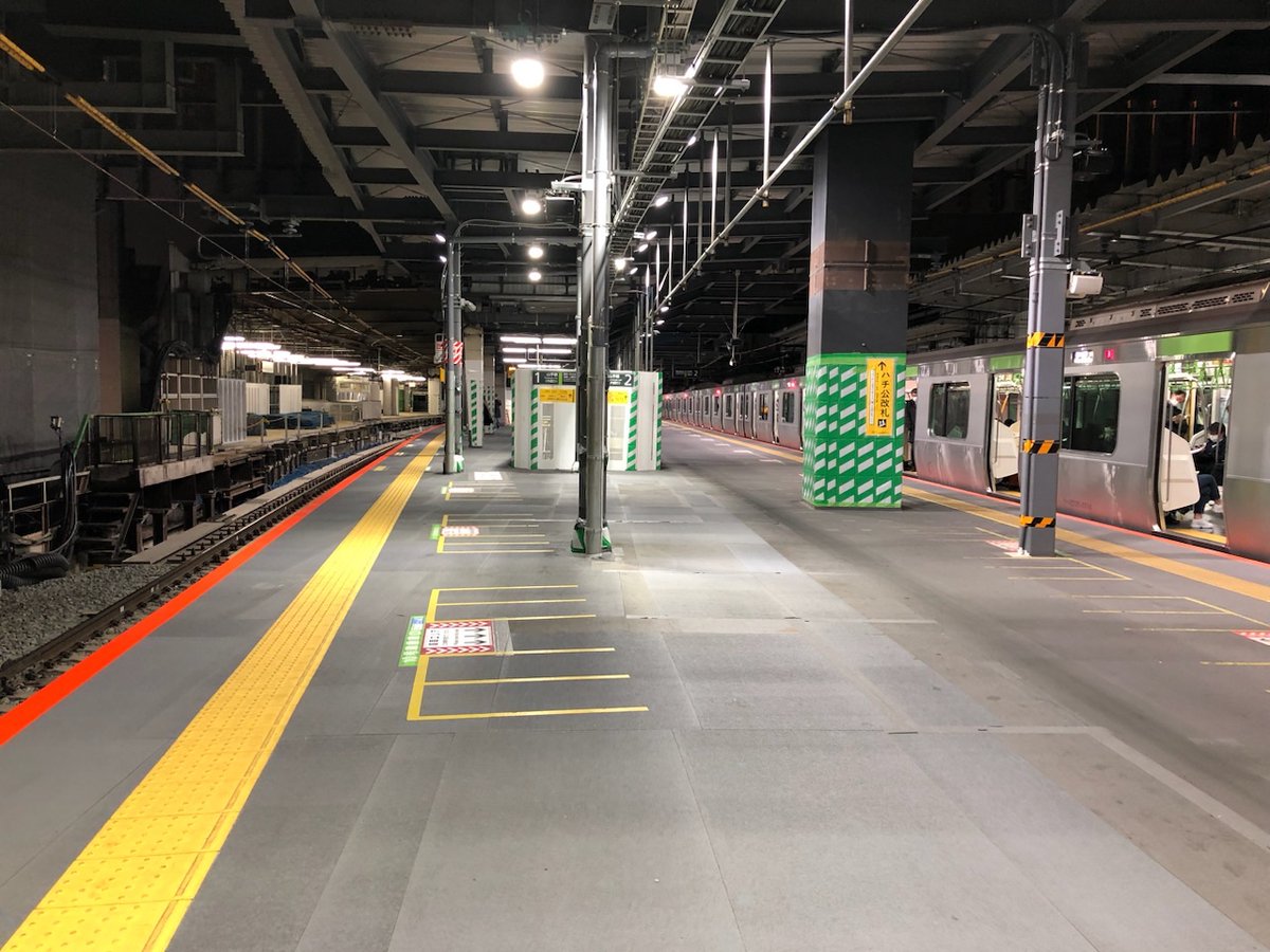 SouToku_4970's tweet image. ／
☀️　土曜日の夕方、こんにちは！
＼

今日は、
きのうの天気が、ウソのように穏やかでしたね😊

写真は、
一つになった、渋谷駅の山手線ホーム🚆

#こんにちは
#Goodafternoon

#Доброгодня（🇺🇦　ドーブロゴ ニャー）