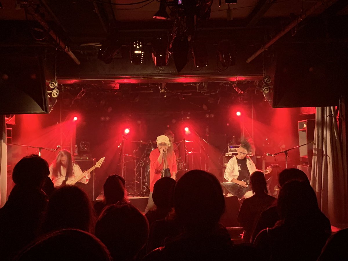 Metalbodo's tweet photo. 2バンド目スタート！！

#FLASHBACKHEARTATTACK12
 #GUERRILLAGANG  #redfan https://t.co/OJDqvncBqN