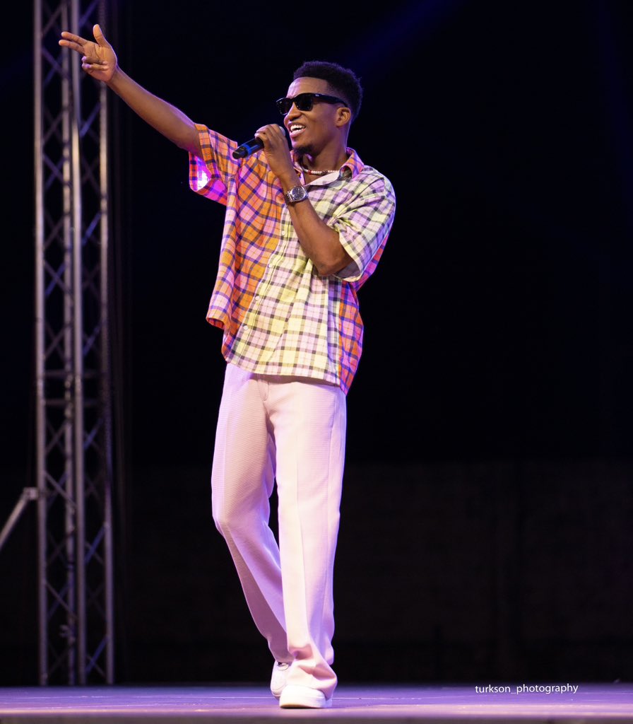 KinaataGh's tweet photo. LOVE ❤️ is ultimately the only answer to mankind's problems. Let LOVE lead always! ✌🏾😎 Happy Weekend Fam! #TeamMooove https://t.co/fzRbC7cKXI