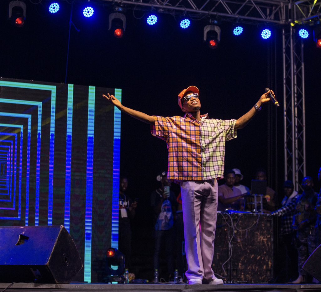 KinaataGh's tweet photo. LOVE ❤️ is ultimately the only answer to mankind's problems. Let LOVE lead always! ✌🏾😎 Happy Weekend Fam! #TeamMooove https://t.co/fzRbC7cKXI
