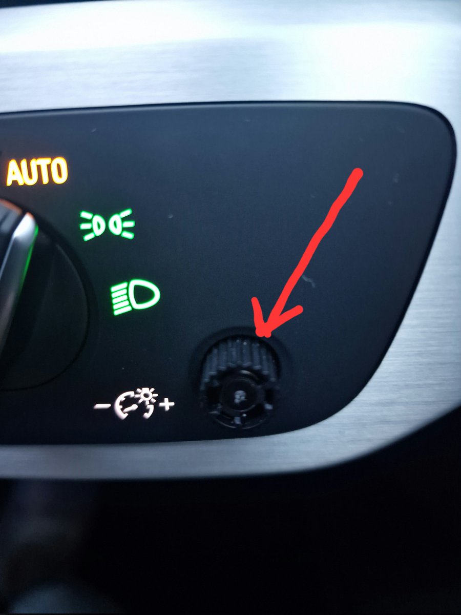 LJGibbo's tweet photo. Hi @AudiOfficial @AudiUK  My OCD is killing me with the missing cap on my light module for the dash dimmer on the Audi S4 2018... Can you purchase this this cap instead of the complete module? https://t.co/Uk36sKNKli