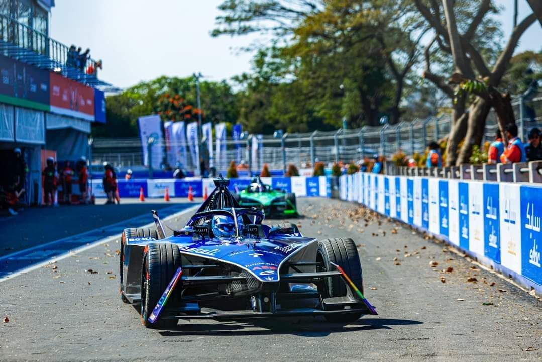 chinhamadhu's tweet image. Who’s ready for a spicy weekend! 🌶️🇮🇳

Join us for the first ever E-Prix race in Hyderabad Today, 

Round 4 of Season 9! 
@TheRealHimanshu @Taraka Rama Rao - KTR 
#DSPENSKE
#dsperformance #hyderabadEPrix
#abbformulae #motorsport
#Hyderabad