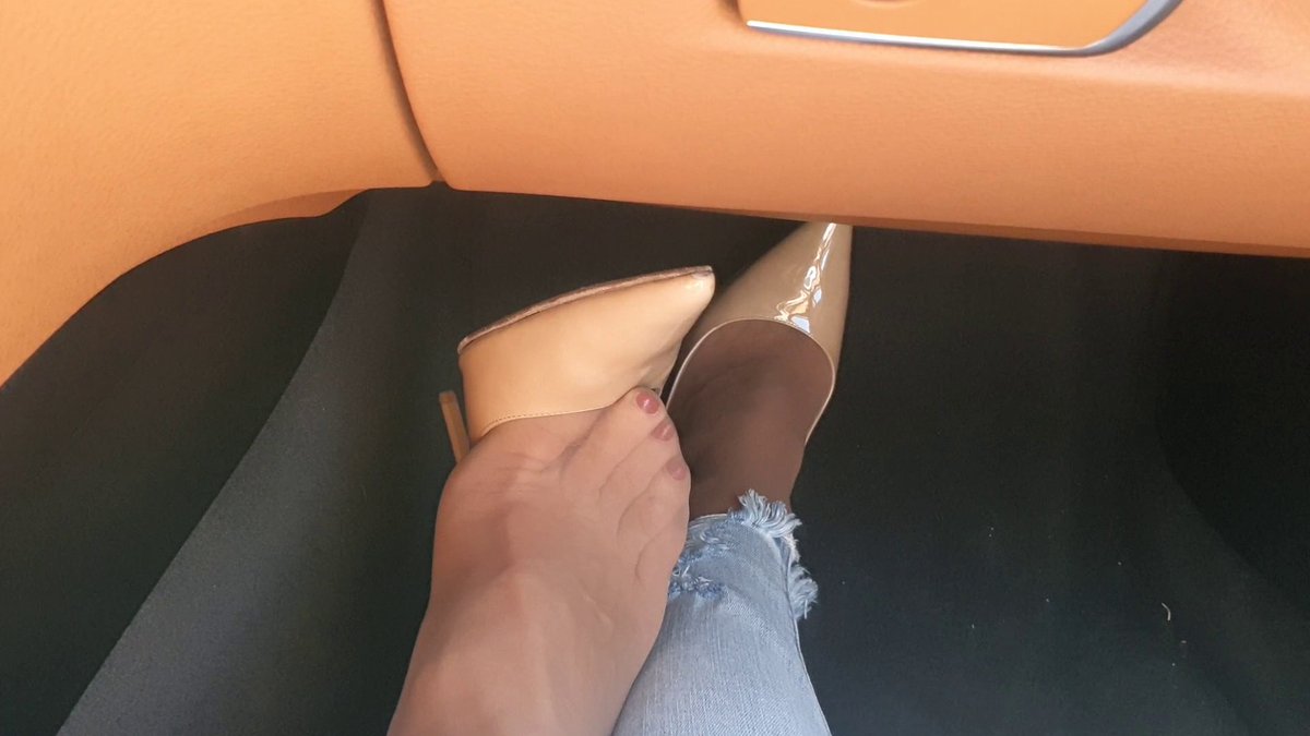 HelenaAbramov's tweet photo. my newest video is now available in my video clip store:
https://t.co/tPqRzKStjv
-------------ππππ
#dangling #danglingfeet #danglingheels #shoedangling #heeldangling #heelsdangling #feetdangling #heelspopping #heelpopping #pantyhoseunderjeans #tights #strumpfhose #pantyhose https://t.co/VzWPlohdqn
