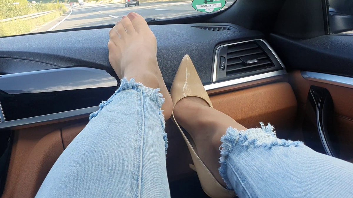 HelenaAbramov's tweet photo. my newest video is now available in my video clip store:
https://t.co/tPqRzKStjv
-------------ππππ
#dangling #danglingfeet #danglingheels #shoedangling #heeldangling #heelsdangling #feetdangling #heelspopping #heelpopping #pantyhoseunderjeans #tights #strumpfhose #pantyhose https://t.co/VzWPlohdqn