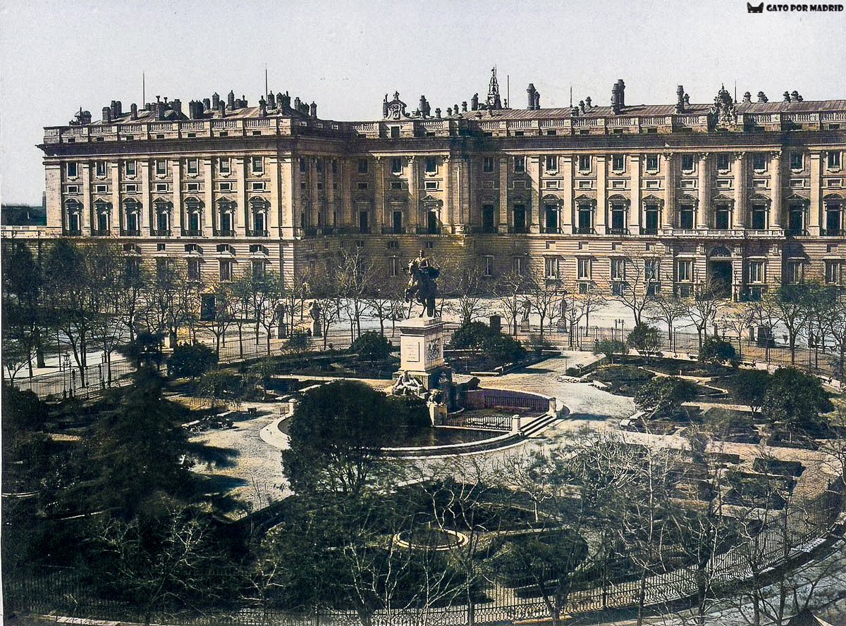 gatopormadrid's tweet photo. ¿Qué os parece la Plaza de Oriente de Madrid en la década de 1850?

Fotografías coloreadas. https://t.co/lJoO2PYYBG