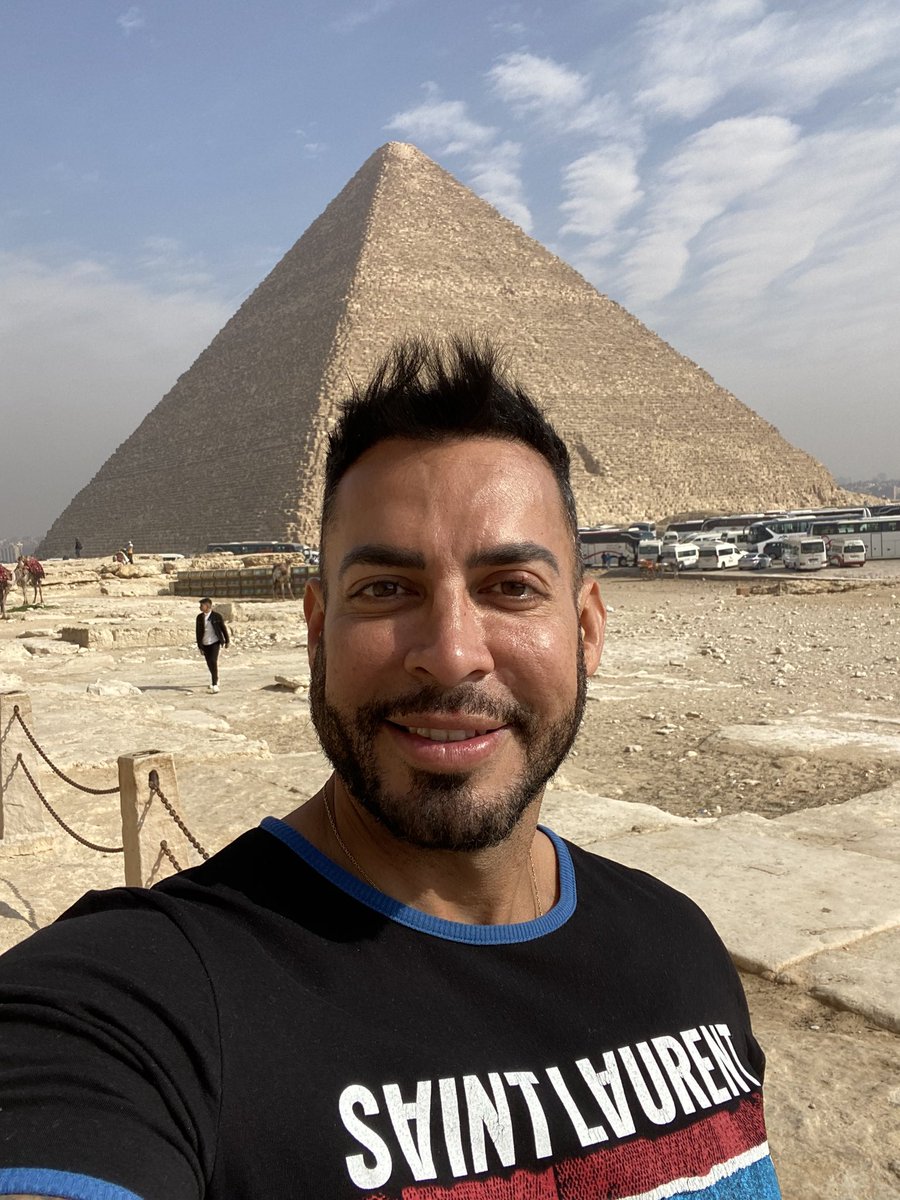 viktorromvenus's tweet photo. En Egipto 🇪🇬 saludos a todos mis seguidores @JensRomVisser @formulagay @theQueerPig @QueerMeNow_ @QueerMeNow @jotodepicass @Viktorafrica1 @FranceViktor @ViktorROMexico @VRomfan @GayBcnPorno https://t.co/cshQ2w7ROW