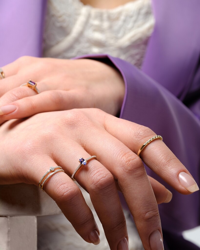 wearevenetia's tweet image. Powiedz "kocham" i świętuj walentynki razem z biżuterią od Venetia🥰

#pierscionek #fiolet#tanzanit #ametyst #diamenty #love #walentynki #milosc #luty  #prezent #bizuteria #dodatki #pierscionki #dlaniej #wearevenetia instagr.am/p/Cog83JVgw0o/