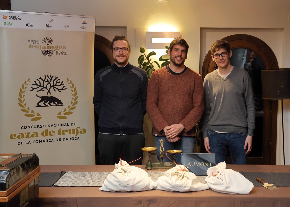 truzarfa's tweet photo. Selección de la trufa negra para el IV concurso nacional de caza de trufa que hoy comienza en Orcajo, comarca de Daroca. El concurso más importante y multitudinario de España.

@Laumont_ @turismodaroca @CITAAragon 

Fotos: @gabi_orte 

#tubermelanosporum #comarcadaroca https://t.co/9Ta7eSMApT