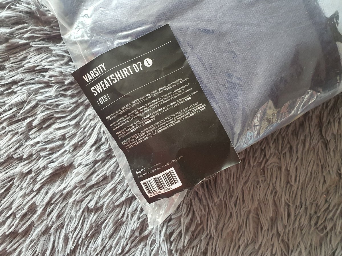 7euphorie's tweet photo. #7euOH
wts lfb ph onhand pls help rt
bts varsity sweatshirt 07 (fake love / dna) in large size
never opened/used, official
lowered price bec items come from japan fortune box

original price: 79,000 krw
my price: 1100php + lsf https://t.co/69rIzPC1jy