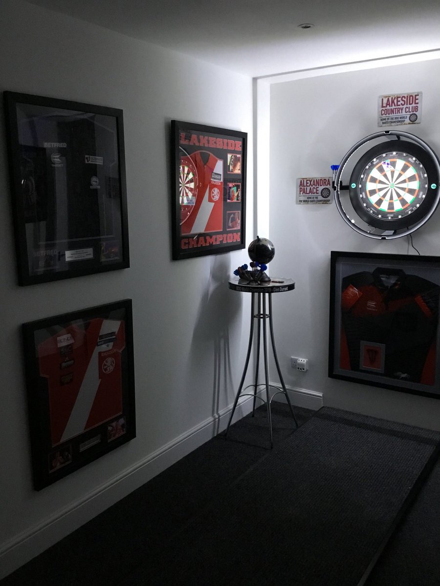 Duzza180's tweet photo. About to set off after a disappointing loss, as you can see Iโm still struggling for rhythm and confidence
But I appreciate the opportunity from @SeniorsDarts
My sponsors @macelkin180 @TargetDarts @SMC_Flooring @UltiWindowsNE @ESCSltd and brilliant support travelling 5 hours https://t.co/9JxNtavAMh