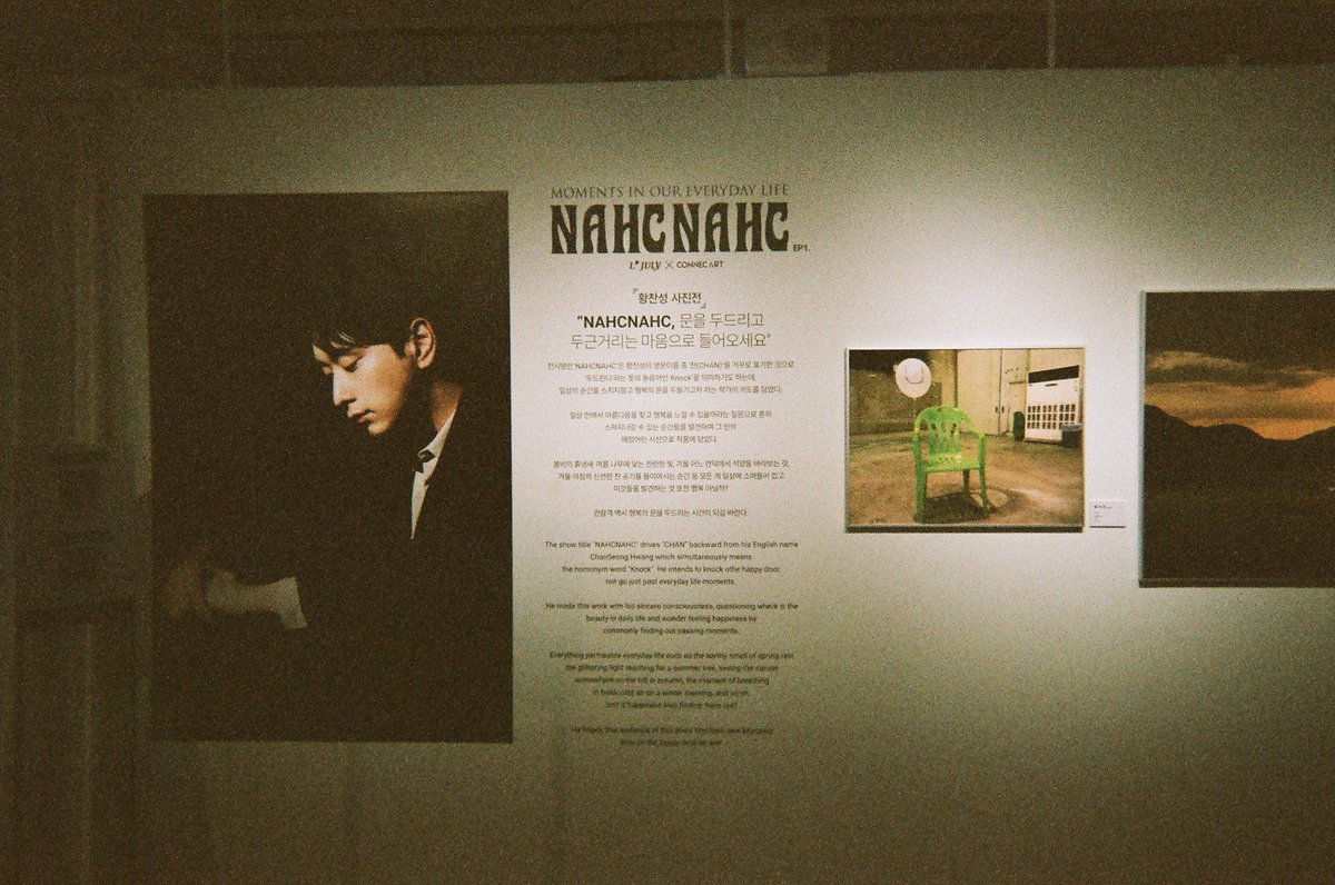 FOXJUNHO1's tweet photo. 비미나 필카로 찍은 찬성이 사진전 "NAHC NAHC"의 사진들 어제 받았다.
필름카메라의 시작이자 첫 필름을 함께해서 고마워
@2PMagreement211 더 많이 찍어야지.
최애사진은 놀이공원풍선. 작가님한테 직접 여쭤봤는데 들고찍으셨다했다. 난 누가 놓친게 걸려있는걸 찍은줄알았는데..
#황찬성존나사랑해 https://t.co/DyBEVGLEB6