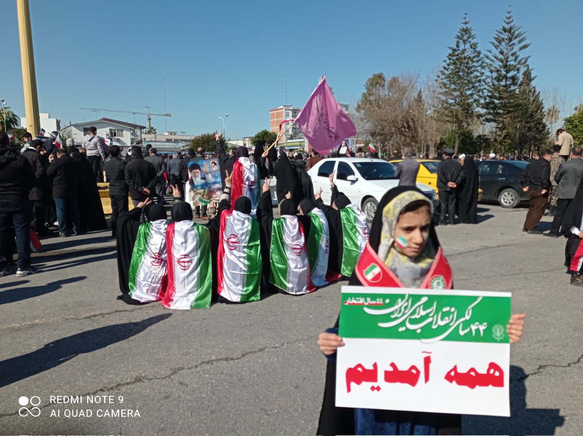 golnrgs's tweet photo. همه آمدند ،خرد و کلان
پیر و جوان 
فدایی داری انقلاب🇮🇷
#iran_voic 
#فجر_علویان https://t.co/0bm3t7pa0Q