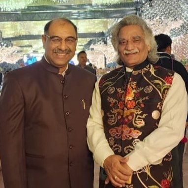 ParthoSaha1965's tweet photo. Met Padma Shri Dr Rajnikant, GI Expert &amp; our Consultant from Human Welfare Association, Varanasi in a social gathering at Namsai ! Later, was gifted an exquisite Bed cover with traditional Banarasi brocade work - a GI product by him ! Grateful to him for everything 🙏 https://t.co/gCNn2Ti4E9