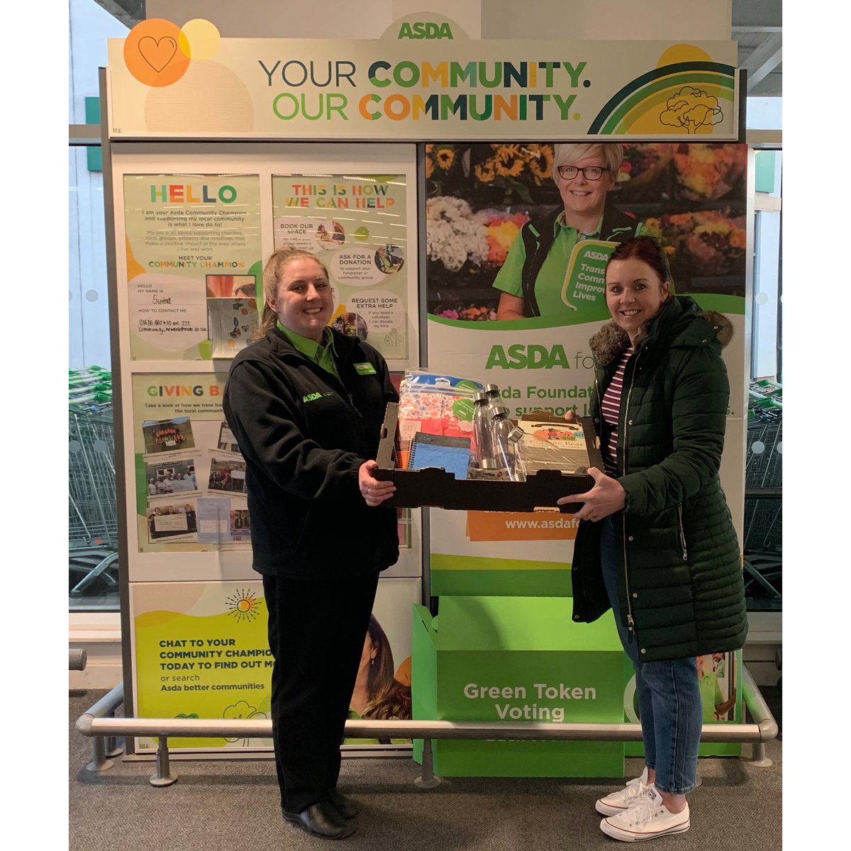 AsdaNewark's tweet photo. We recently made a donation to @CiaransBags! Sarah makes up and sends care bags to Neonatal Units and Paediatric Intensive Care Units all over the region, to provide some basic comforts for parents who have children on these units and find themselves far away from home. https://t.co/AjWHBYVKuJ
