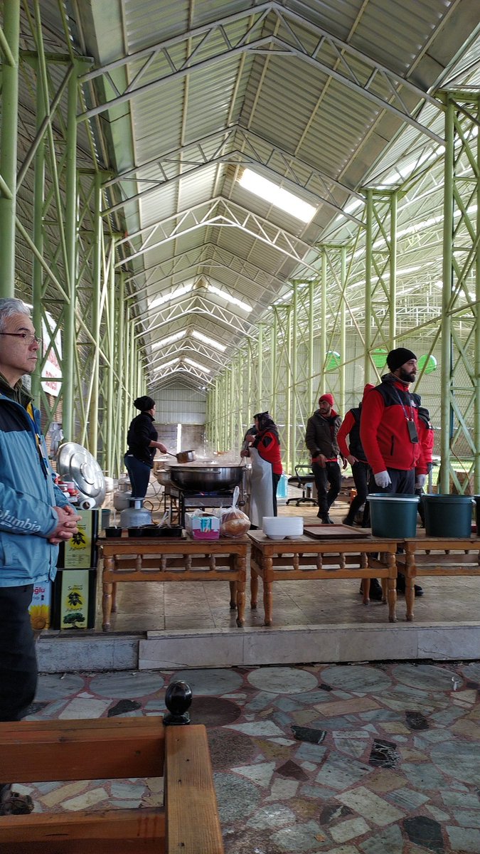 Haydi birazda güzelliklerden bahsedelim, Konya Akşehir tombul usta hazır yemek çalışanlarını ve malzemelerini almış Adıyamana gelmiş aşevi açmış