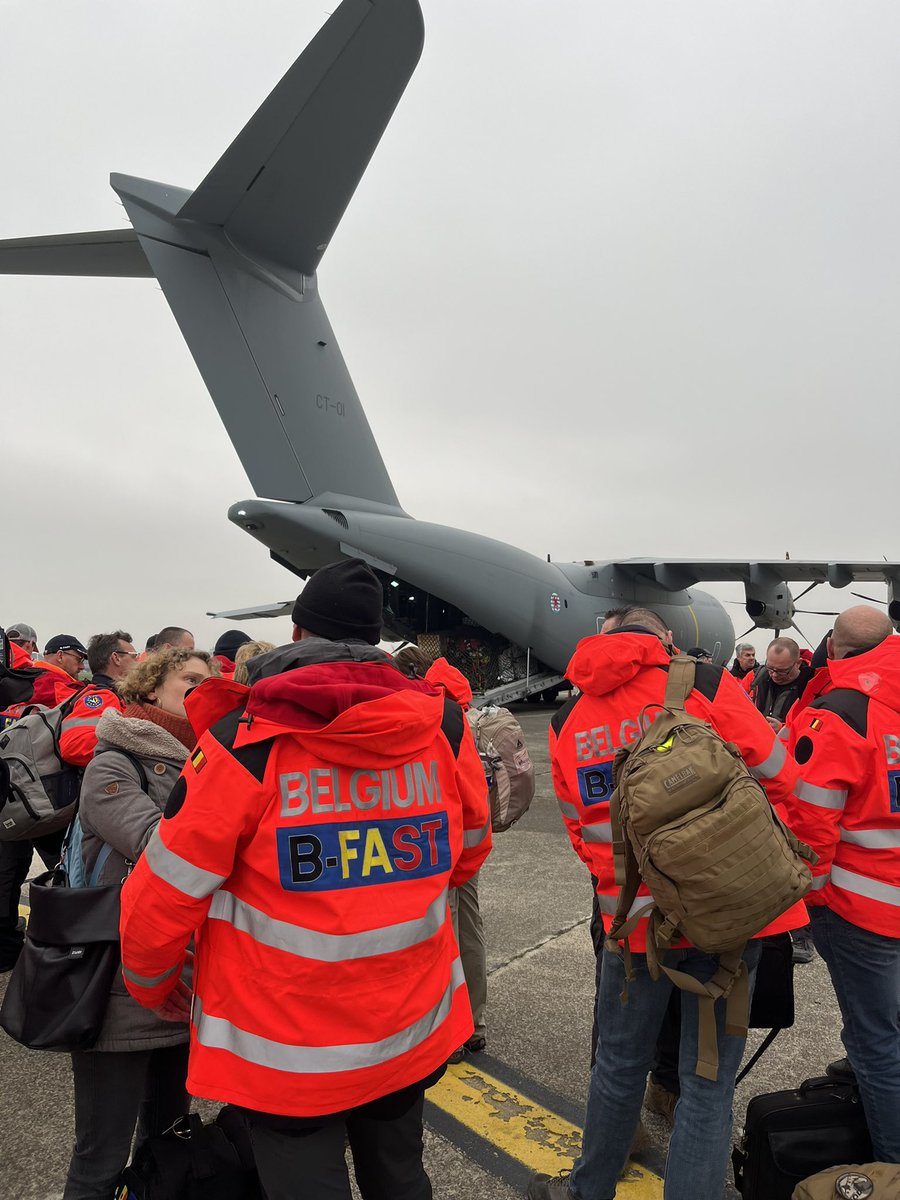 Maarten Knuts (@maartenknuts) on Twitter photo Ze gaan vertrekken. Dit logistieke team van B-FAST bouwt de komende dagen een veldhospitaal - 6000 m2 groot - in Turkije voor de slachtoffers van de aardbeving. @vtmnieuws Ze gaan vertrekken. Dit logistieke team van B-FAST bouwt de komende dagen een veldhospitaal - 6000 m2 groot - in Turkije voor de slachtoffers van de aardbeving. @vtmnieuws