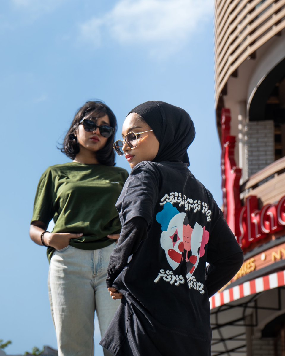 eclectee's tweet photo. Uncovering the unknown, our new tee with an illustrated mind of its own, reminds us that everyone has their own thoughts &amp; stories. Let's support &amp; uplift each other as we journey through our own thoughts.

Code: 002
Price: MVR 280/-

Send us a DM &amp; get your eclec-tee!

#Eclectee https://t.co/0fhPO06d2r