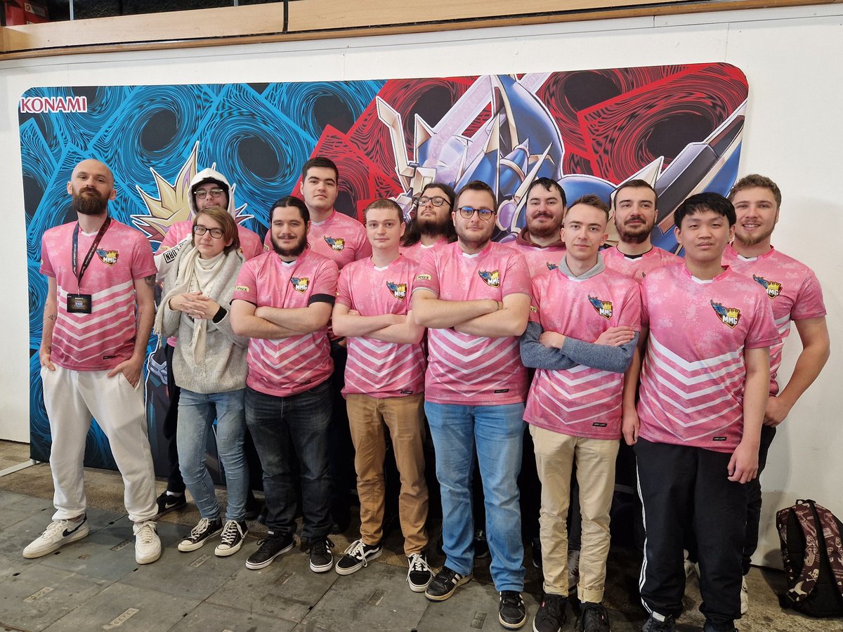 Team_MMGygo's tweet photo. L'équipe est présente en nombre pour le YCS Lyon. Nouveaux maillots, nouveaux objectifs. Bonne chance à tout les FR sur place ! #GoMMG https://t.co/5pkPKlHeSu