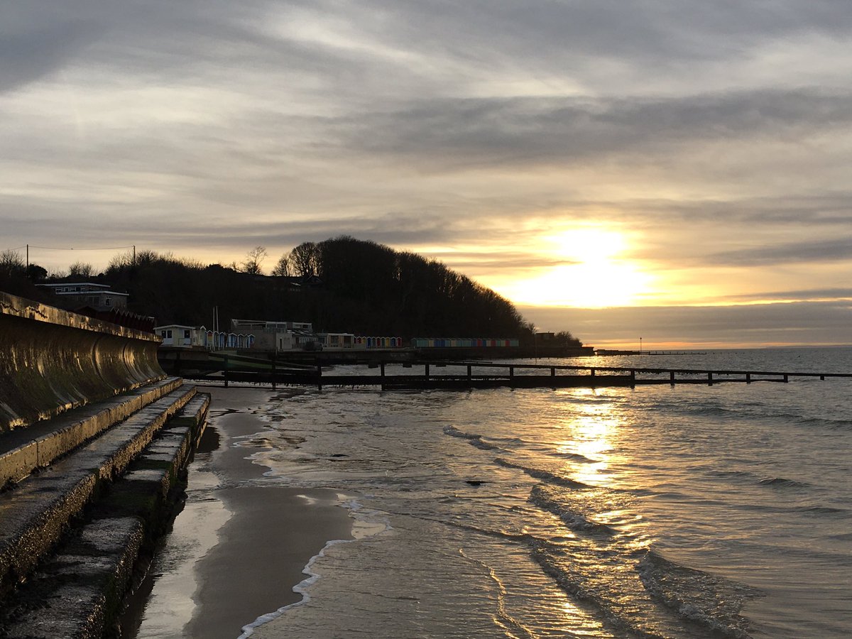 wightowl's tweet photo. Some late afternoon views of Colwell Bay. #colwellbay #isleofwight https://t.co/eQJicvnM78