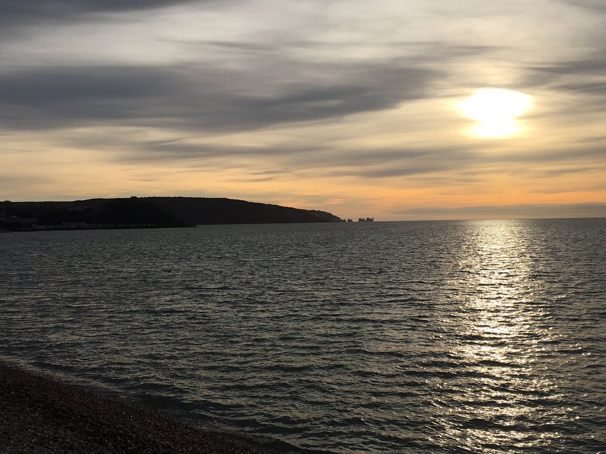wightowl's tweet photo. Some late afternoon views of Colwell Bay. #colwellbay #isleofwight https://t.co/eQJicvnM78