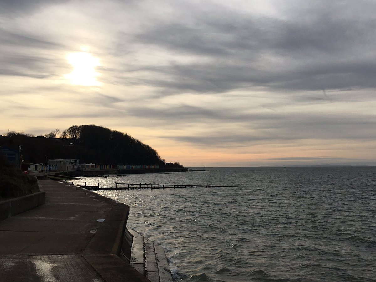 wightowl's tweet photo. Some late afternoon views of Colwell Bay. #colwellbay #isleofwight https://t.co/eQJicvnM78