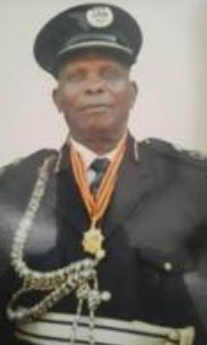 NuweDan's tweet photo. Farewell to Mzee Keneth Kuranimo Ojoro in Kole  District today. Joined Ug Police 1960 as a Constable raising to Senior Assistant Commissioner of Police (SACP)- (now AIGP) &amp; was Ag.Deputy Inspector 
General of Police until his retirement in 1992. Thx @PoliceUg for honouring Mzee https://t.co/QloLAkmwag