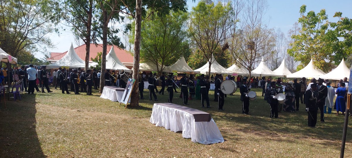 NuweDan's tweet photo. Farewell to Mzee Keneth Kuranimo Ojoro in Kole  District today. Joined Ug Police 1960 as a Constable raising to Senior Assistant Commissioner of Police (SACP)- (now AIGP) &amp; was Ag.Deputy Inspector 
General of Police until his retirement in 1992. Thx @PoliceUg for honouring Mzee https://t.co/QloLAkmwag