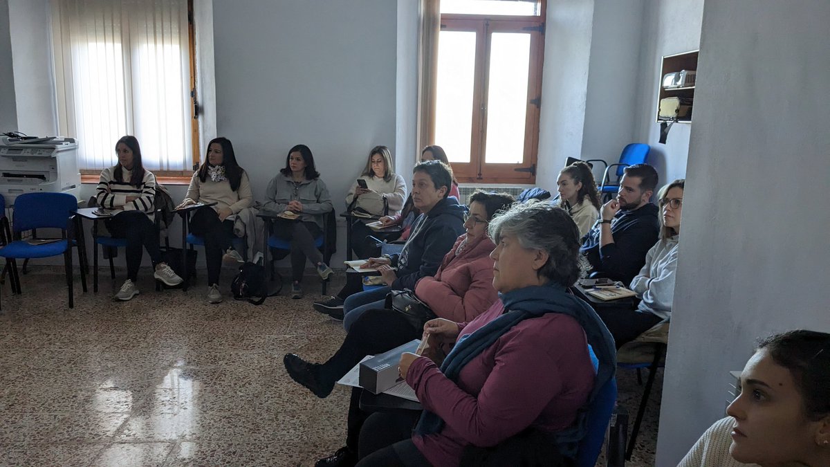 Empezamos nuestro curso de #Folclore y tradiciones orales para llevarnos ideas y recursos al aula y celebrar la #SemanadeExtremadura en la escuela 💚🤍🖤