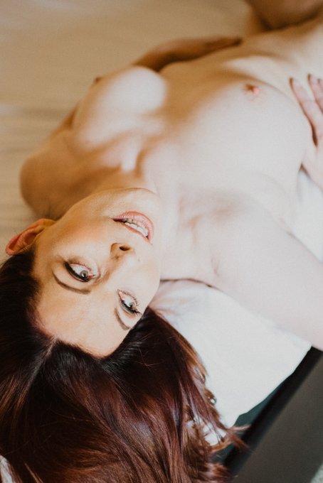 MagdaleneStMichaels™ - I hope everyone has a great weekend! 😘 #sexysaturdays https://t.co/OUWn4XqP45