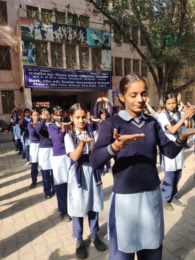 rgargmansa's tweet photo. Give us freedom not feardom

Young girls @Dir_Education 
School DDA flat kalkaji 1925041 learning and practicing how to be protected and protect country ,safety comes first on vision of our @Minister_Edu 
@gupta_iitdelhi https://t.co/D6wKPTBukH