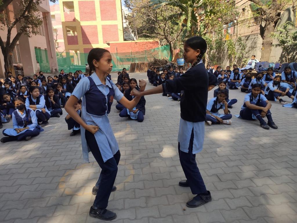 rgargmansa's tweet photo. Give us freedom not feardom

Young girls @Dir_Education 
School DDA flat kalkaji 1925041 learning and practicing how to be protected and protect country ,safety comes first on vision of our @Minister_Edu 
@gupta_iitdelhi https://t.co/D6wKPTBukH