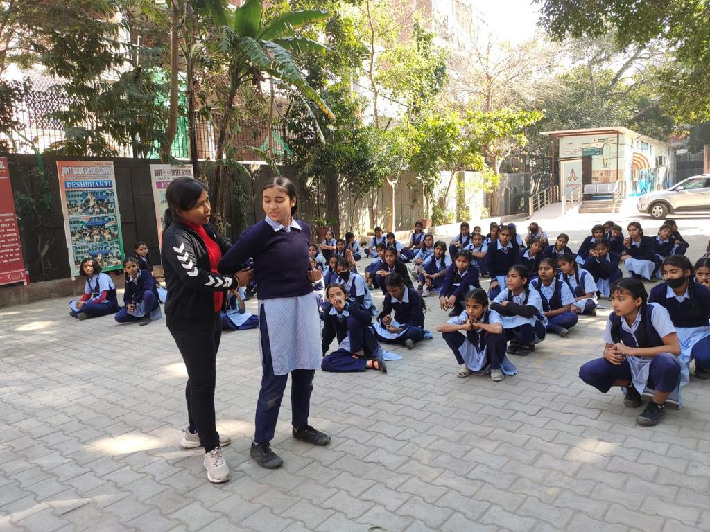 rgargmansa's tweet photo. Give us freedom not feardom

Young girls @Dir_Education 
School DDA flat kalkaji 1925041 learning and practicing how to be protected and protect country ,safety comes first on vision of our @Minister_Edu 
@gupta_iitdelhi https://t.co/D6wKPTBukH