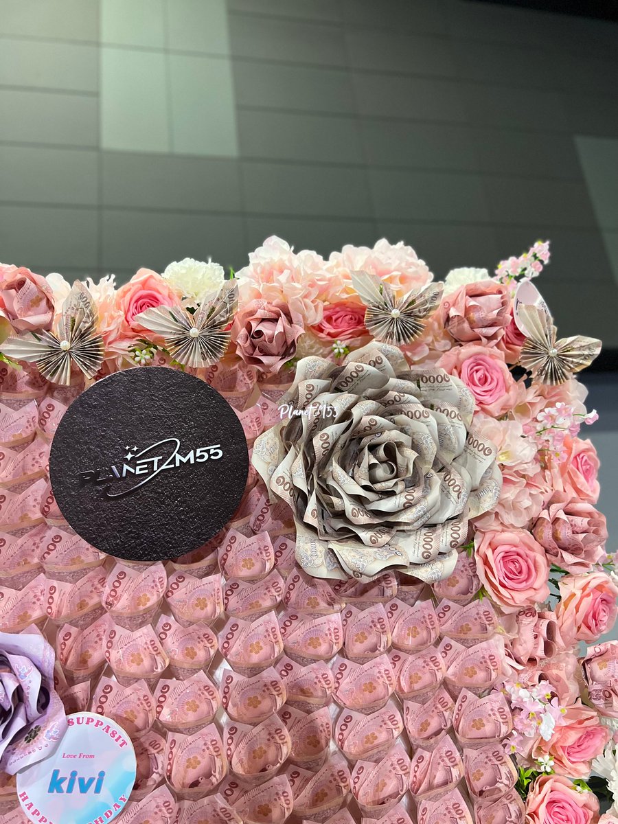 Planet_M55's tweet photo. 🎂MEW SUPPASIT 2023 BIRTHDAY PROJECT🎂

🌸Money Flower Wall  and  💐32 Bouquets

💰Total 612650 Baht💰

Today is a good day.
Happy birthday to our baby Mew.🥰

BDAY MEW SUPPASIT 2023 

#Mew2023BDProjects
#Mew2023BDGifts
@MSuppasit
#MewSuppasit 
#มิวศุภศิษฏ์ https://t.co/gvEwepSunb