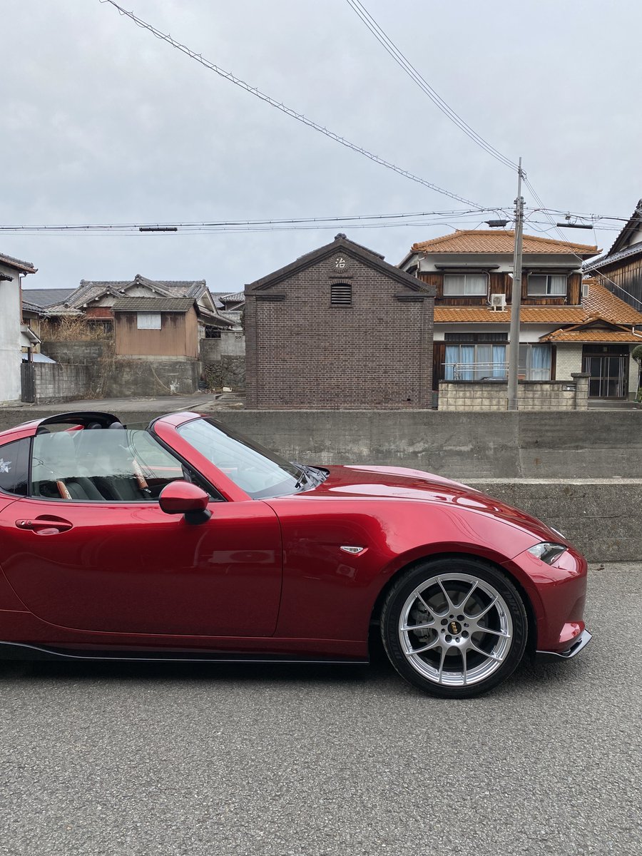 la_rosta's tweet photo. というわけでBBS RF 531 装着完了しました🔥😎
今までの500と違ってこのモデルはブレンボキャリパーポン付けできるのでRF500より立体感があり最高にかっこいいです!🤩🤩🤩
へ?ブレンボはどこかって?
聞くな。その言葉は俺に効く。(金欠💸)
#BBS
#BBSJAPAN
#BBSRF
#ロードスター https://t.co/hcrlpkwgoK